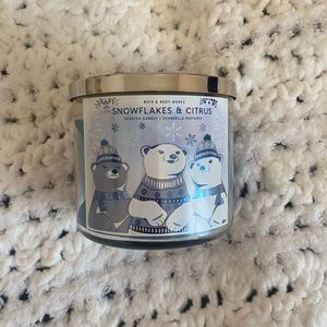 Bath and Body Works candle, snowflakes and citrus ❄️